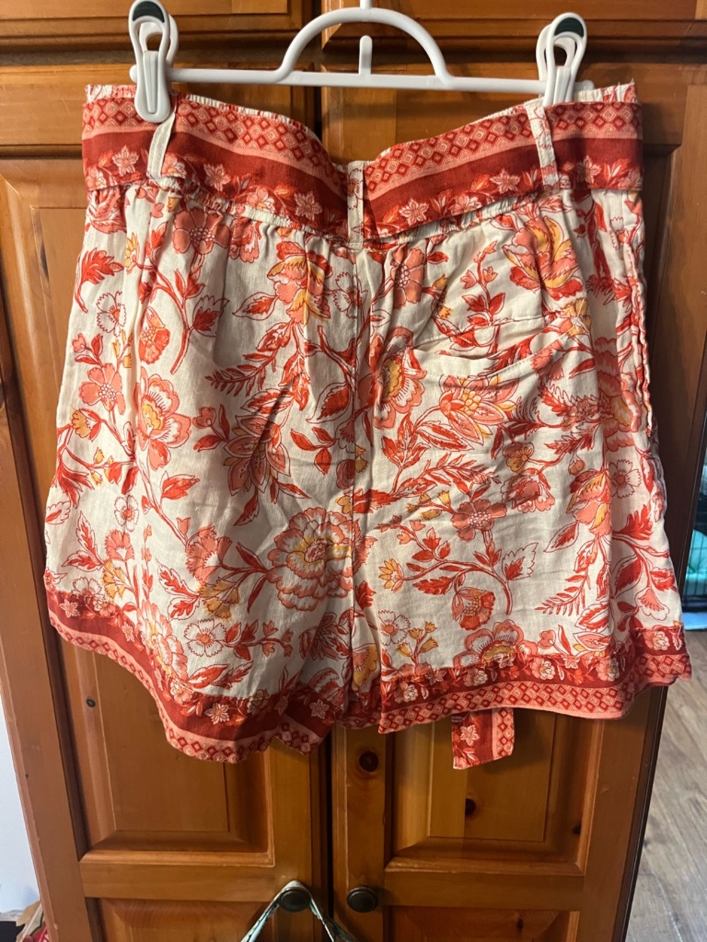 Rachel Zoe Coral & Cream Floral Tie-Waist Shorts - Picture 3 of 4